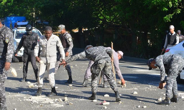 Comunidades Licey y Moca exigen servicios