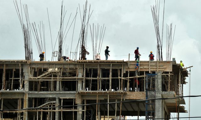 Construccion y salud entre empleos con mas futuro en el