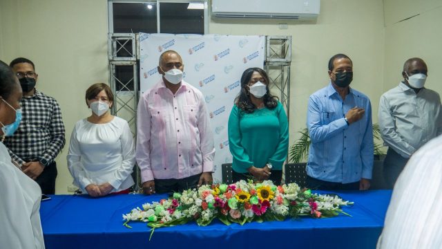 Diputado Julito Fulcar premia a ganadores de emprendimiento Peravia Cambia