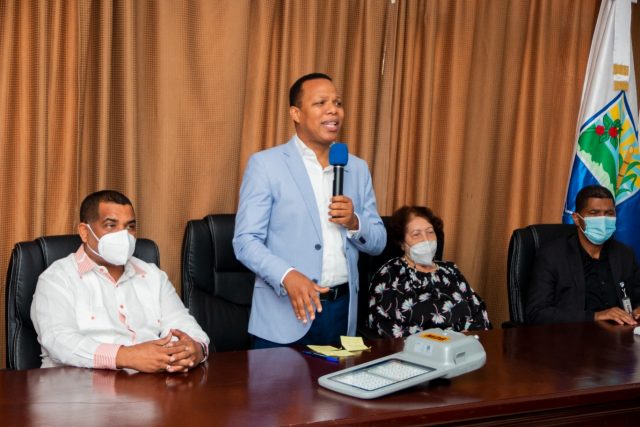 Edesur desarrolla 38 mini proyectos en la provincia de Barahona