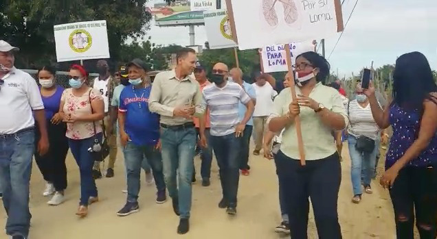 Grupos protestan en Santiago y La Vega