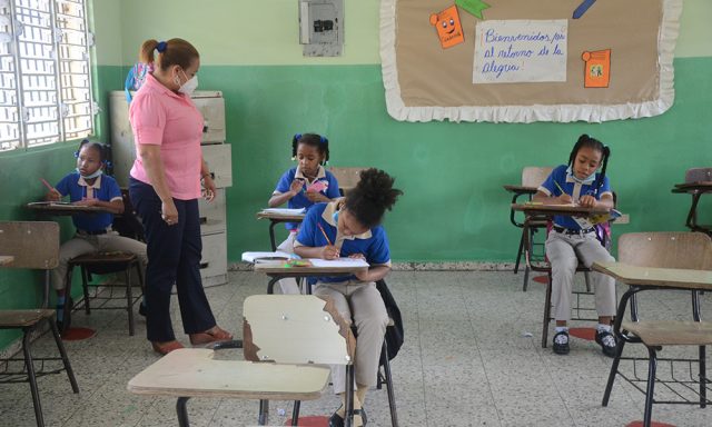 Minerd recuerda ante presencia de síntomas de COVID-19 no asistir a clases Minerd recuerda ante presencia de síntomas de COVID-19 no asistir a clases