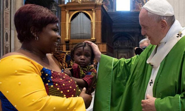 Papa refugiados no hacen turismo sino que arriesgan vidas