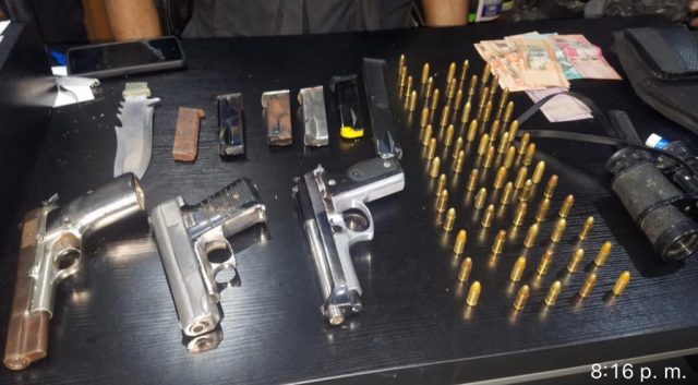Policia apresa hombre que ocupo tres pistolas sin documentos en