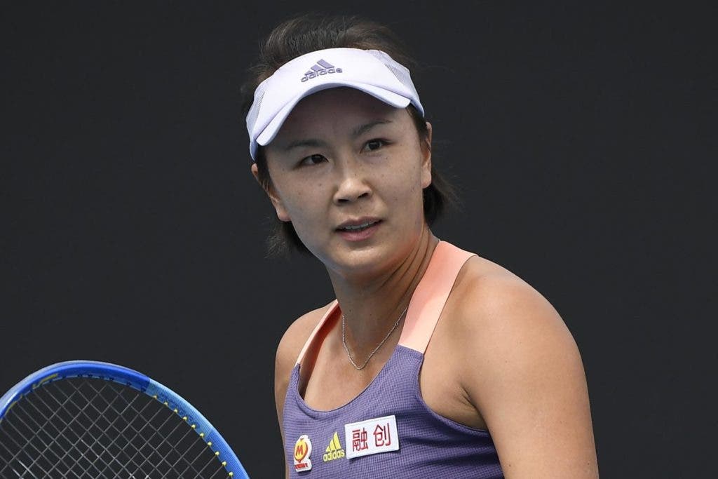 La tenista Peng Shuai volvió a aparecer en público el domingo en un torneo juvenil en Beijing luego de haber sido reportada como desaparecida