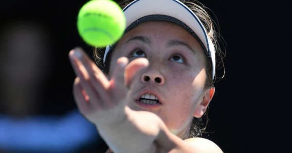 La tenista Peng Shuai volvió a aparecer en público el domingo en un torneo juvenil en Beijing luego de haber sido reportada como desaparecida