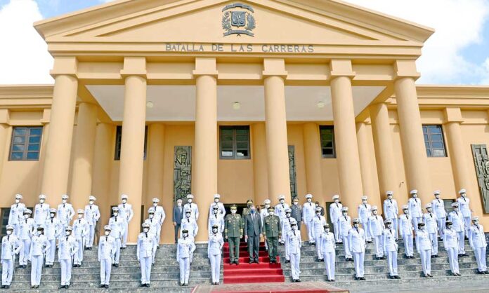 El Ejército inviste a 46 cadetes en Ciencias Militares