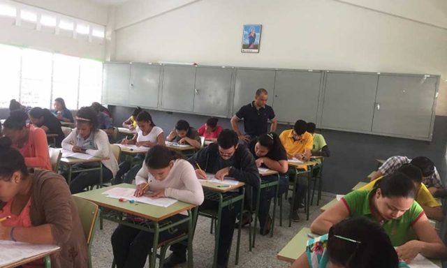 68 aspirantes a maestros no supera prueba