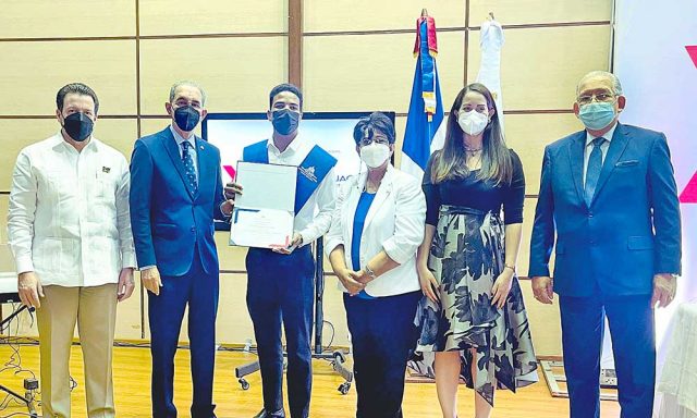 9 mil 500 se graduan del programa Ingles de Inmersion