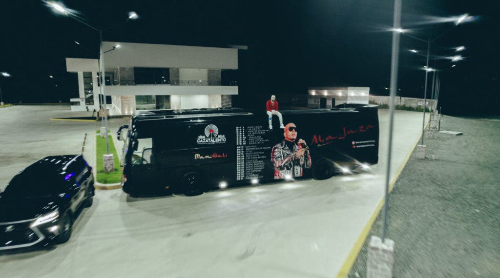 Alá Jazá Luego de su exitosa gira por EU que lo llevó a presentarse en varias ciudades , este y oeste de esa nación por un período de tres meses 