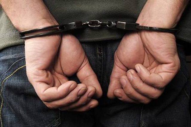 Capturan hombre se hacía pasar por miembro de la PN para extorsionar y amenazar a ciudadanos Capturan hombre se hacía pasar por miembro de la PN para extorsionar y amenazar a ciudadanos