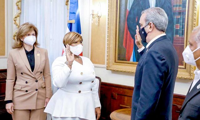 Consul en Haiti y ministra a la lista de destituidos