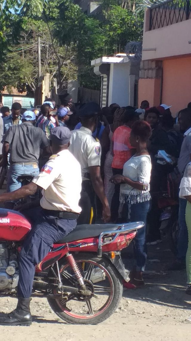 Haitianos protestan por tardanzas en entrega de pasaporte visados