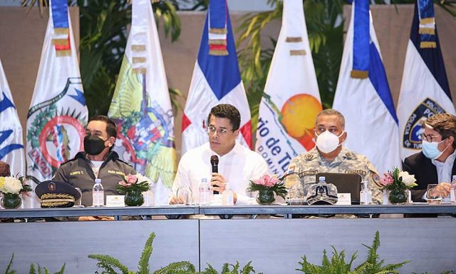 Gabinete de Turismo refuerza medidas en aeropuertos