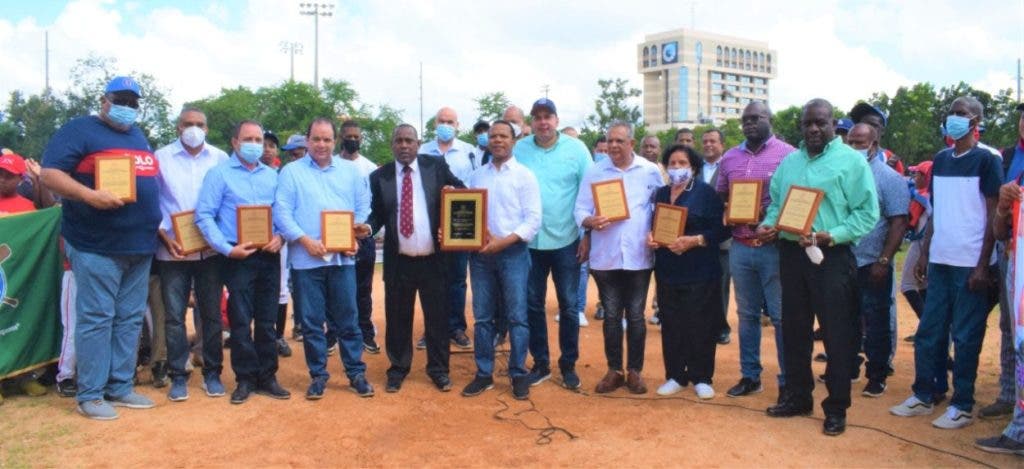 Inauguran torneo navideno Luisito Mercedes