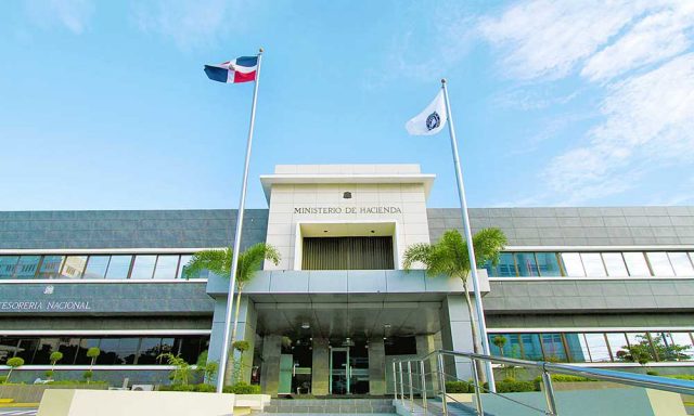 Informe SP mejora escenario para RD colocar bonos 2022