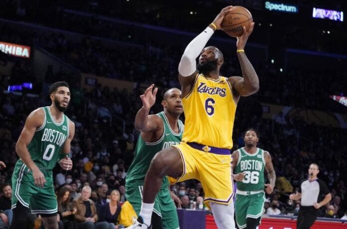 Lakers vencen a Celtics, se reparten duelos de temporada