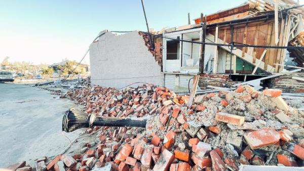 Los trabajos de rescate de victimas siguen en Kentucky tras