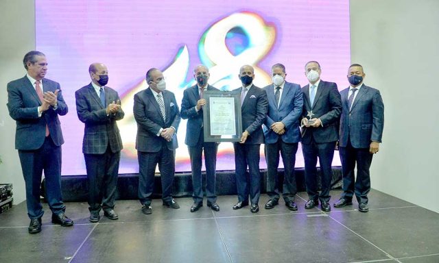 PLD rinde homenaje postumo a Reinaldo Pared Perez