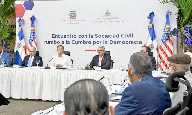 Preparan posicion para Cumbre por la Democracia