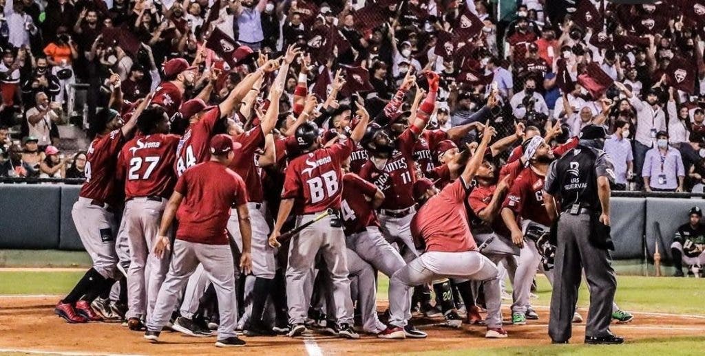 Gigantes Conquistan Su Segunda Corona En Beisbol Rd 3 1cdb8899 4efd 4b4d ad1a 4babb64ce40b