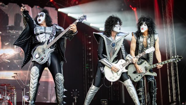 Apuesto poderoso y atractivo Gene Simmons de Kiss elogia al