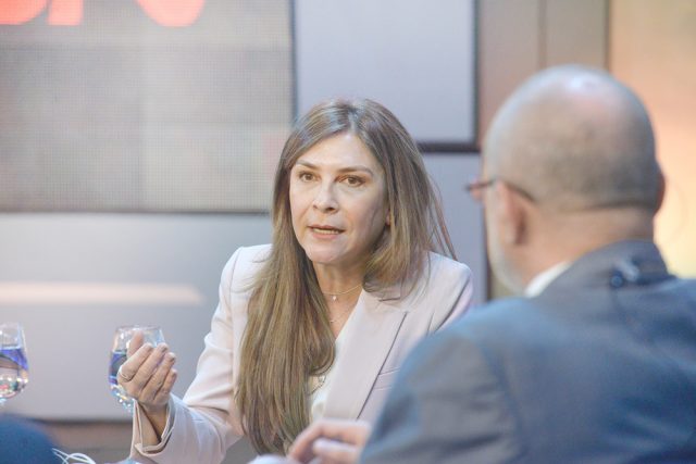 Carolina Mejia aun no define si seguira en la secretaria