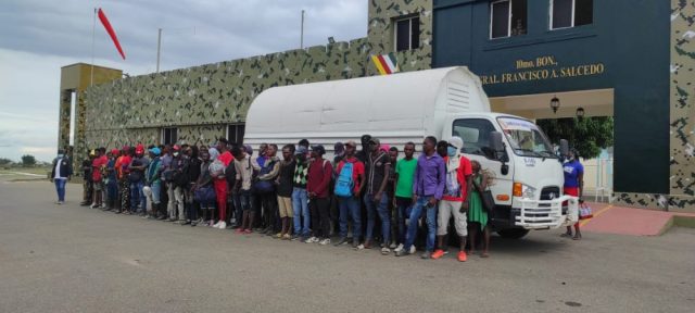 Detienen 437 haitianos indocumentados, entre ellos 14 embarazadas