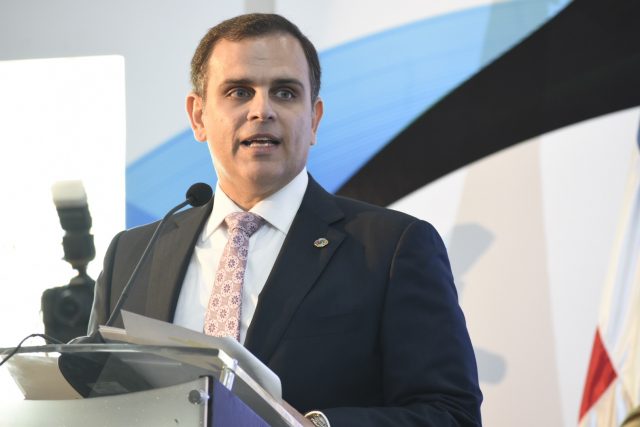 Dice Esta gestion va a tomar los prestamos que el