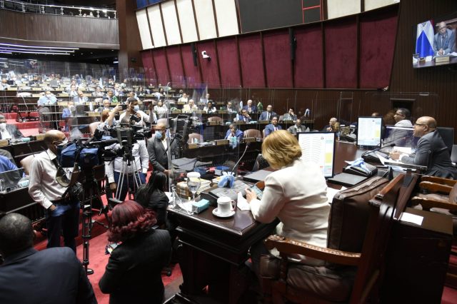 Diputados dan lectura a 219 artículos del Código Penal Diputados dan lectura a 219 artículos del Código Penal