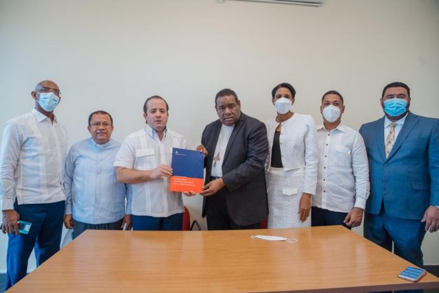 José Paliza entrega fondos a instituciones sin fines de lucro en Higüey José Paliza entrega fondos a instituciones sin fines de lucro en Higüey