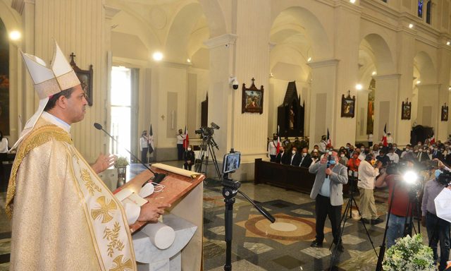 Obispo aboga por sacrificio servidores