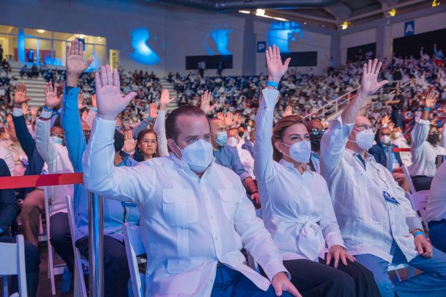 PRM da visto bueno a reeleccion de presidente Luis Abinader