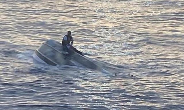 Van cinco muertos en naufragio frente a Florida