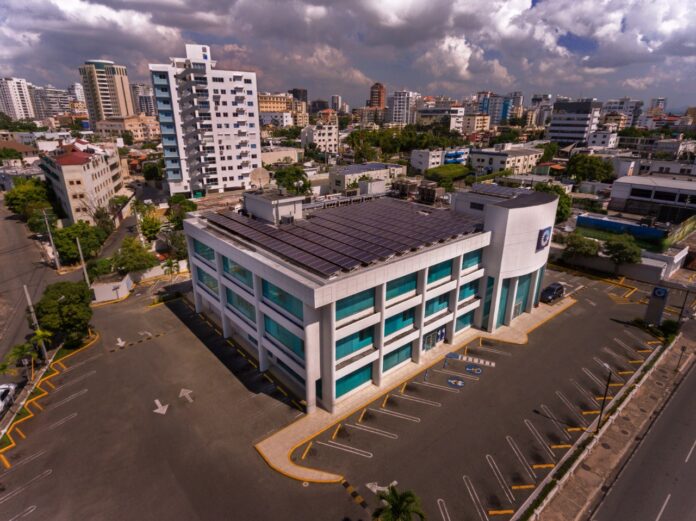 Banco Popular conmemora 10 años de su proyecto de oficinas fotovoltaicas