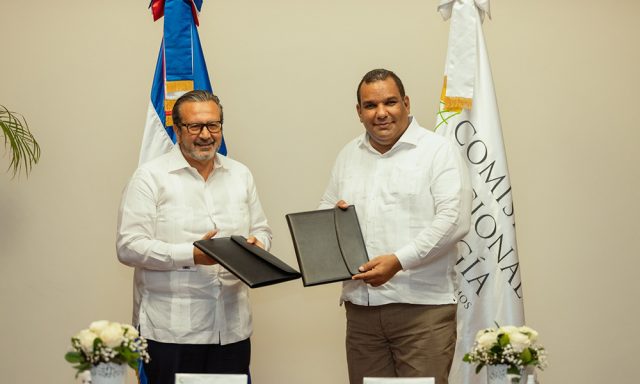 Instalaran parque solar en Maria Trinidad Sanchez con apoyo de