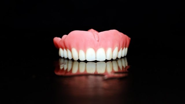 Un británico recupera su dentadura postiza, perdida en España hace 11 años gracias a pruebas de ADN