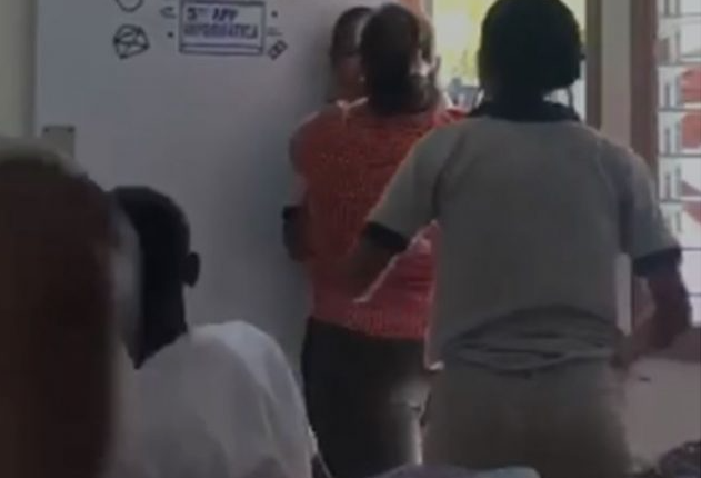 La maestra y una alumna