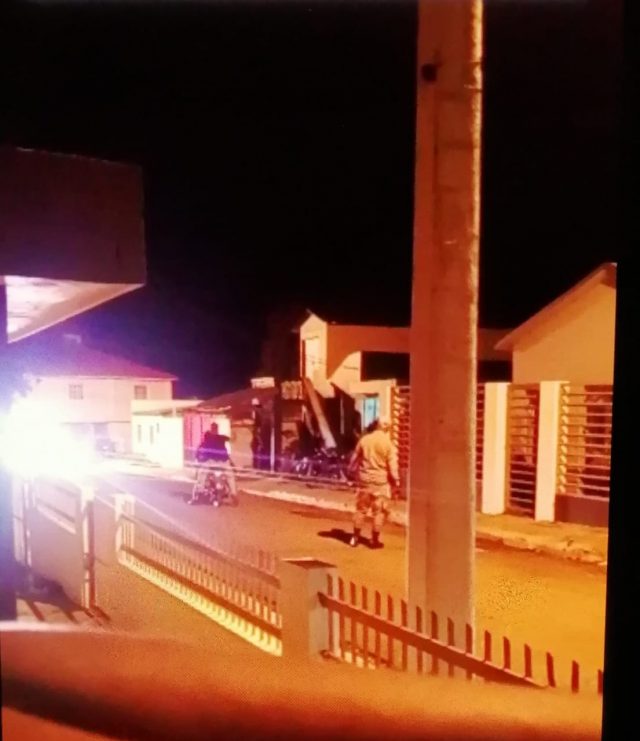 Atacan a pedradas la casa y vehículos de la gobernadora de Dajabón