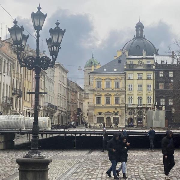 Las detonaciones se han producido al noreste del ciudad, según el portal ucraniano Ukrinform, aunque las autoridades rehúsan dar detalles más precisos sobre la localización exacta del ataque por motivos de seguridad. Las detonaciones se han producido al noreste del ciudad, según el portal ucraniano Ukrinform, aunque las autoridades rehúsan dar detalles más precisos sobre la localización exacta del ataque por motivos de seguridad.