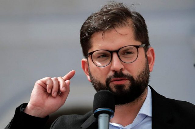 Boric atribuye al rey de España un retraso en la ceremonia de investidura