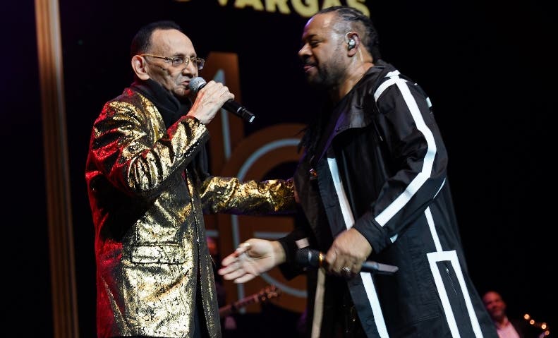 El Rey Supremo de la bachata corona una gran noche de celebración 1 16 Que Pasa 21 2p03