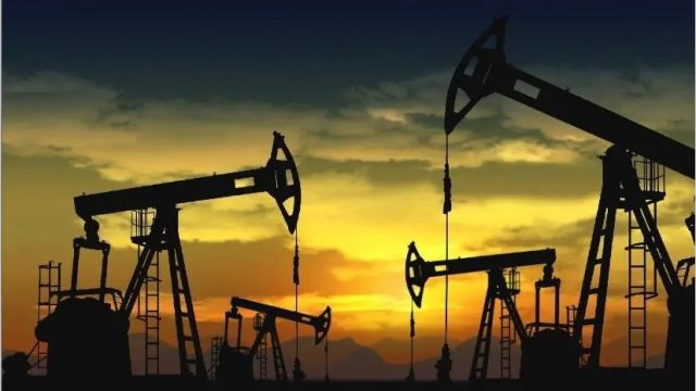 El petróleo de Texas cae un 7 % y se sitúa en 105,96 dólares el barril El petróleo de Texas cae un 7 % y se sitúa en 105,96 dólares el barril