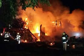 Incendio intencional de casas Incendio intencional de casas