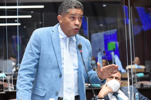 Eugenio Cedeno explica lo de principes dice Faride anda buscando