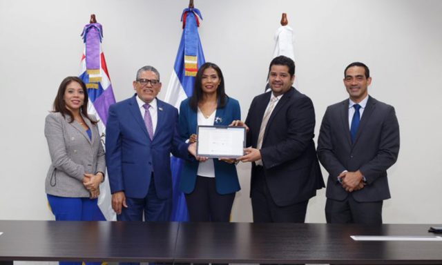 Firman convenio para fortalecer la seguridad juridica
