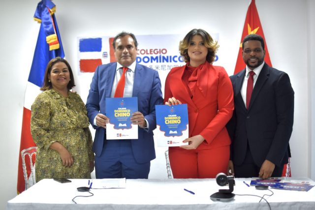 Igualmente hicieron uso de la palabra, Jheyson García Castillo e Ingrid Sánchez, director administrativo y directora del colegio Dominico Chino, respectivamente.