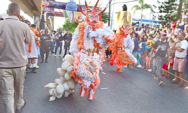 Santo Domingo Norte celebra vistoso carnaval