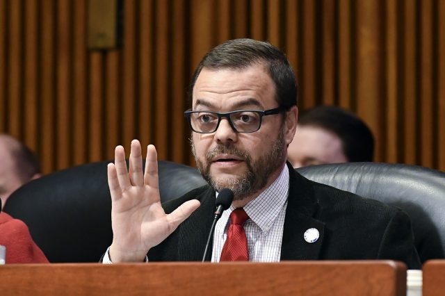 Senador de Nueva York ataca las armas fantasmas