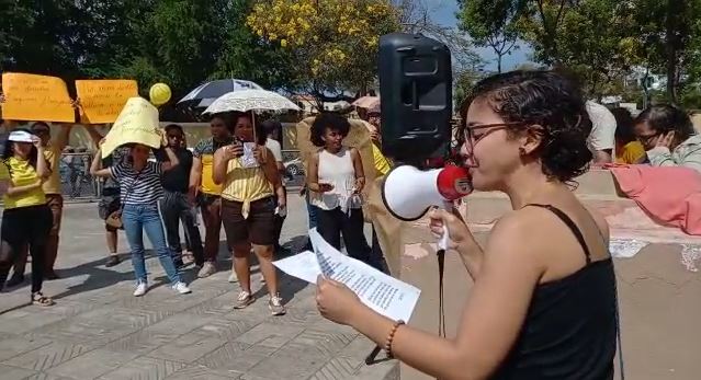 Teatristas protestan frente al Palacio Nacional en Dia Mundial Teatro